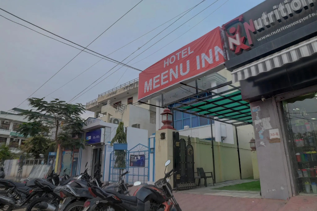OYO 28453 Meenu Inn