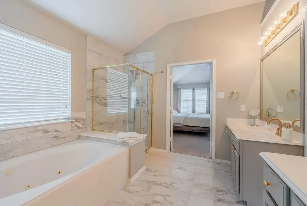 Family Friendly Spacious Home with Backyard Pool by Redawning