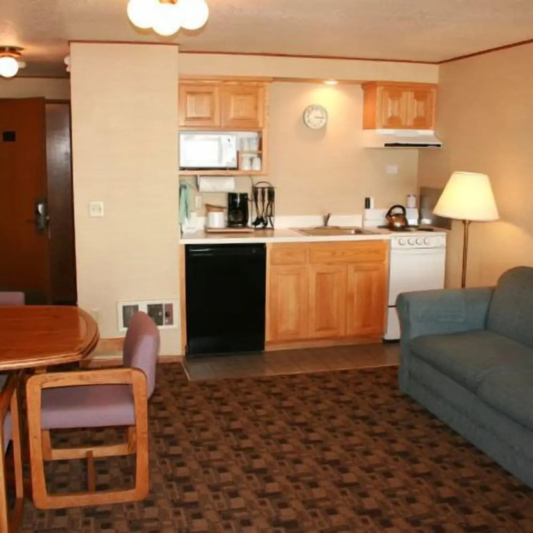 Tradewinds Motel