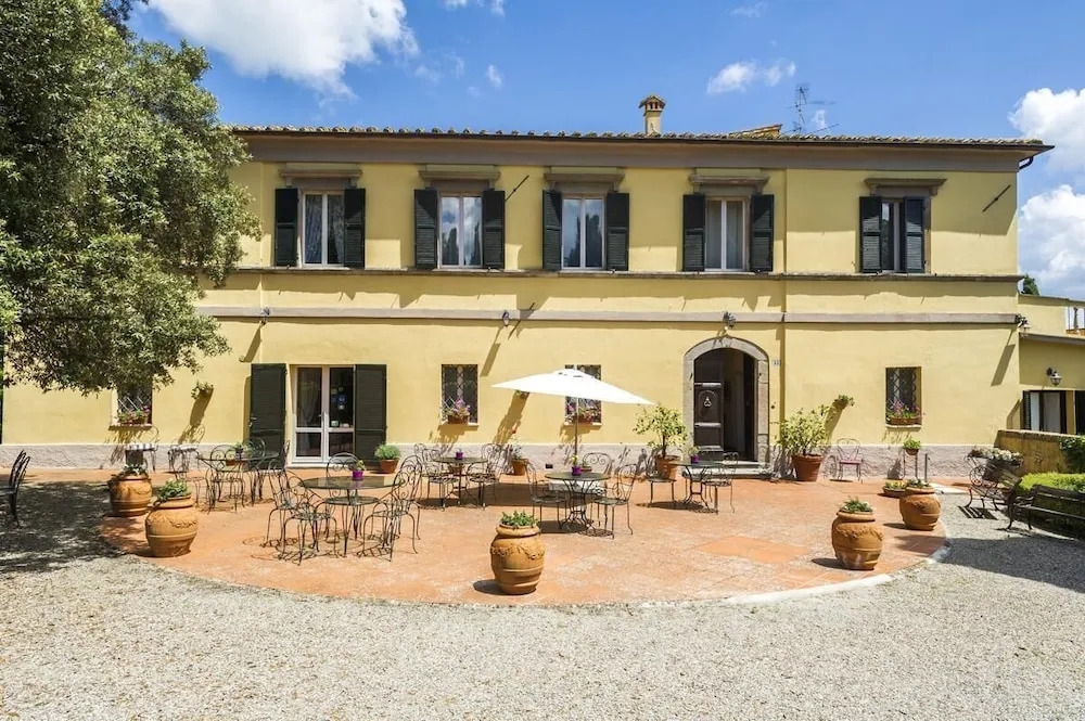 Elegant villa in the UNESCO Val dOrcia area of Tuscany