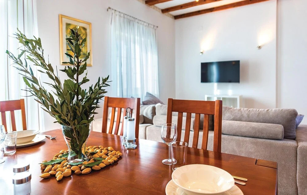 Two-Bedroom Holiday Home In Radonic