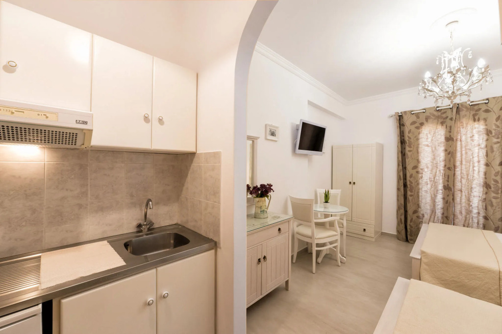 Panos Luxury Studios