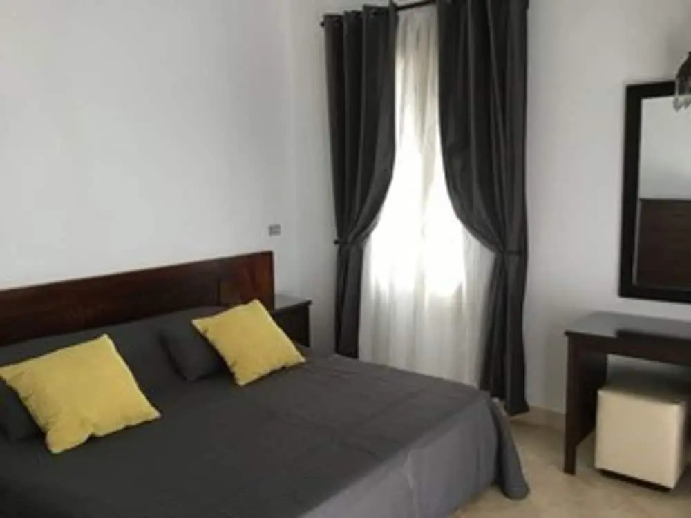 Villa - Sleeps 6 - Heated Pool - Garden - Parking