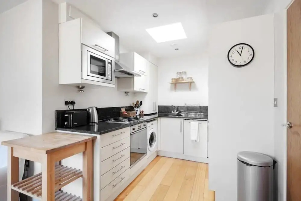 Modern 2bed 2bath Near the Oval
