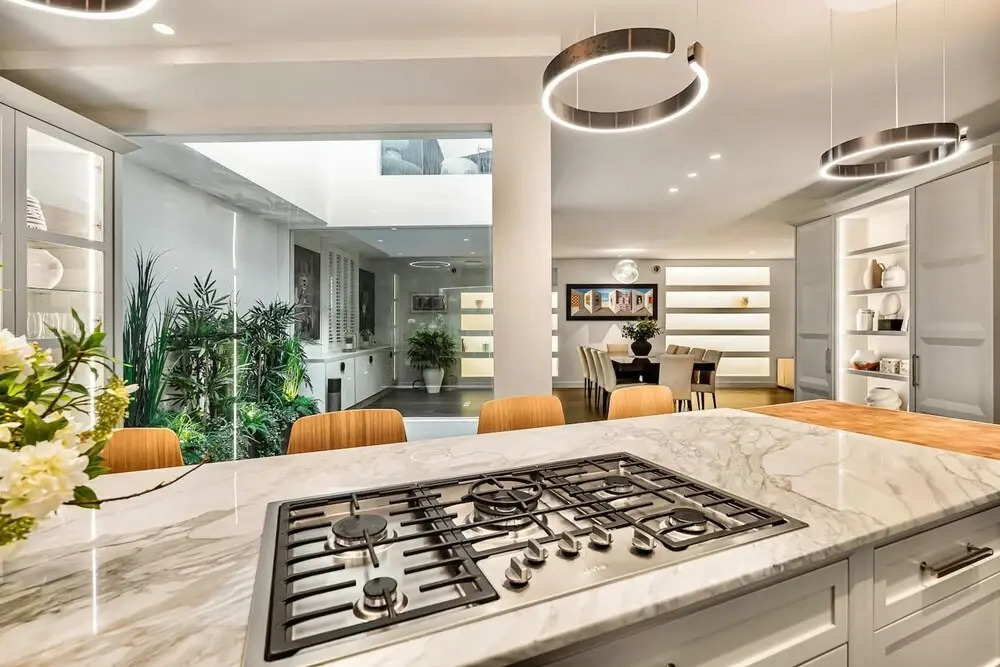 Luxury 3BR Mews Home w Courtyard AC Terrace