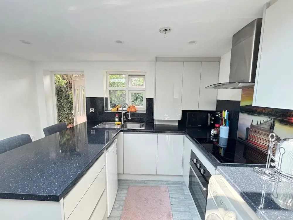 Cozy 2 Bed Property in High Wycombe Tn