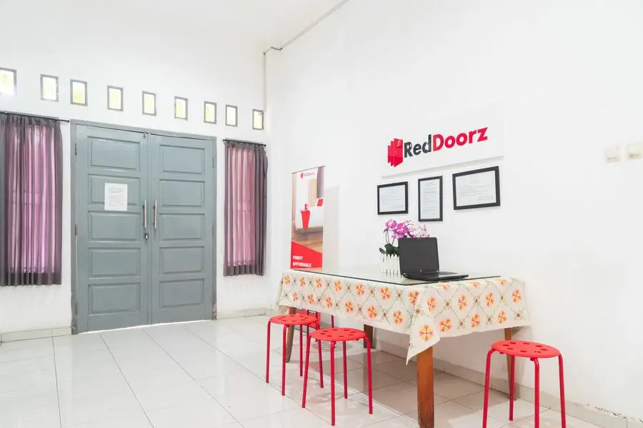 RedDoorz Syariah near Grand Galaxy Park