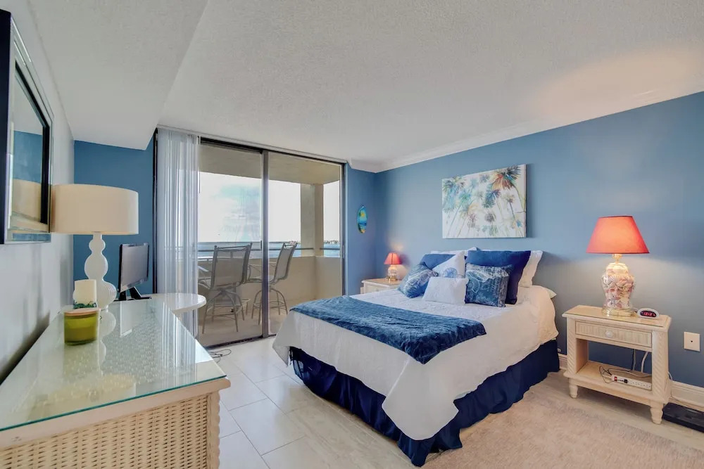 Remarkable Hudson Condo w/ Coastal Views!
