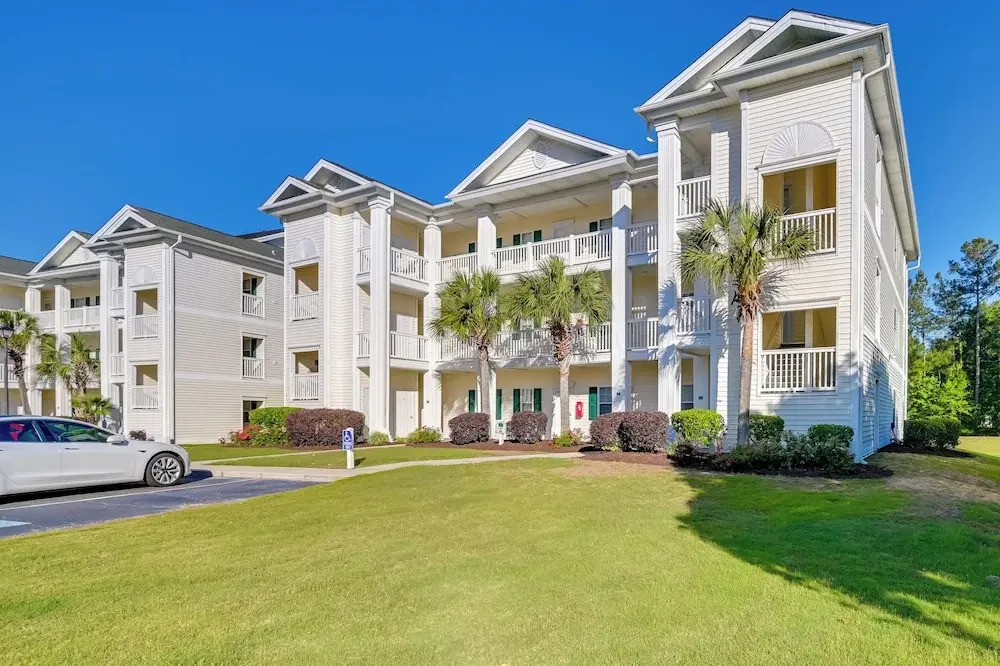 Cozy Condo w/ Golf Course View: 4 Mi to Shore!