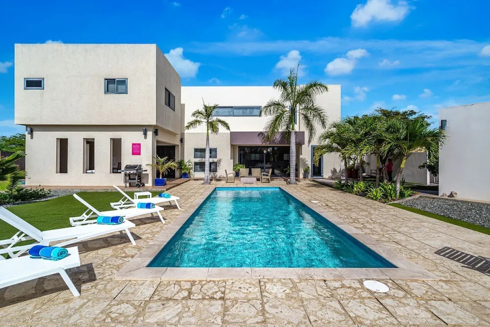 Spectacular Designer Villa 5 Star Luxury 6 Bedroom New!