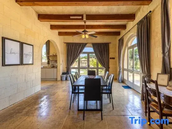 Villa Nirvana - 4 bedrooms (sleeps 8 + 2 kids) Qala village
