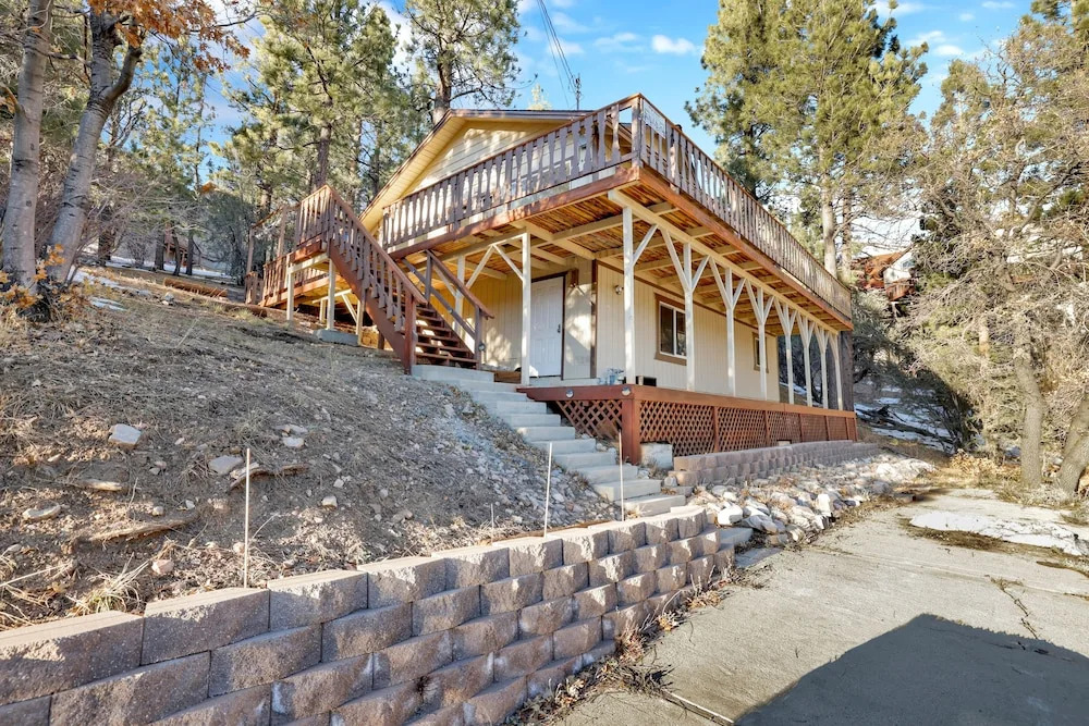 2243-yosemite Slope Views 2 Bedroom Home by RedAwning