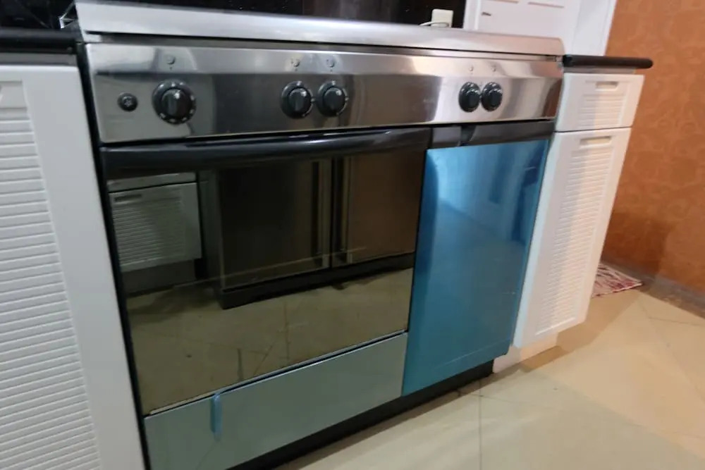 Spacious 2BR Park Royale Apartment