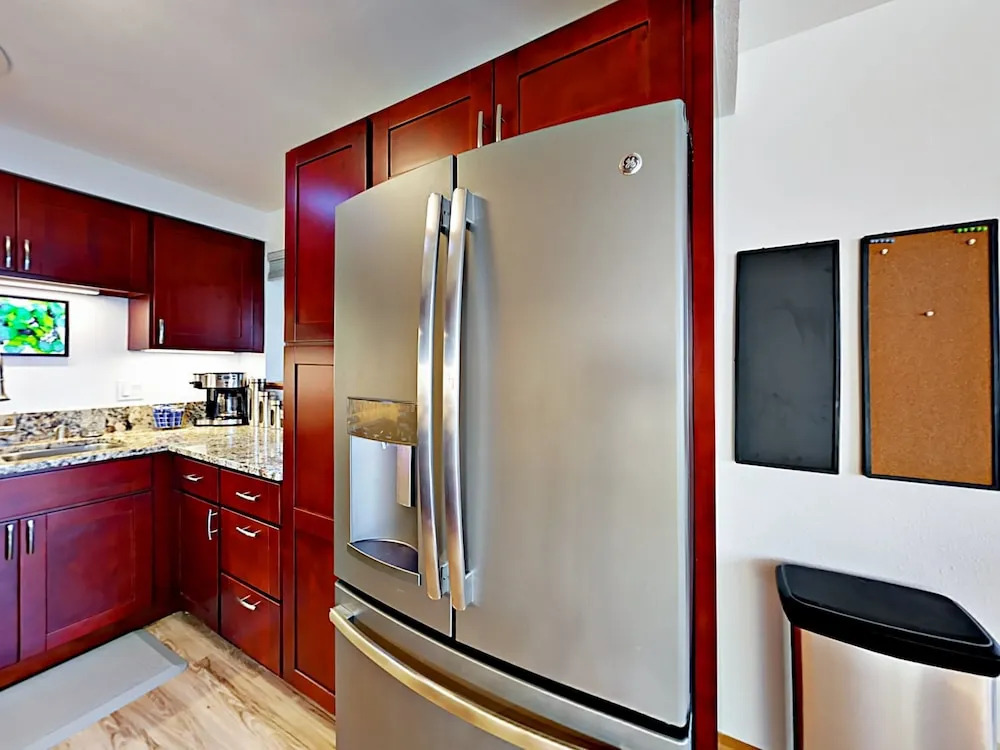 1030 Hillsdale St W Home 2 Bedrooms 2 Bathrooms Home
