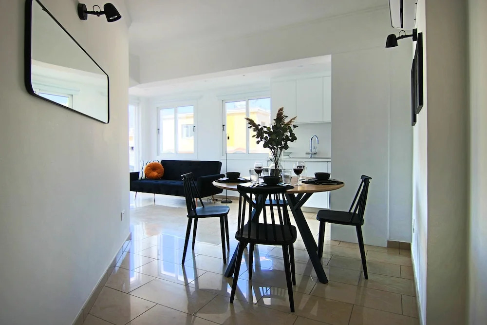 Phaedrus Living: Seaside Modern Flat Lighthouse 63