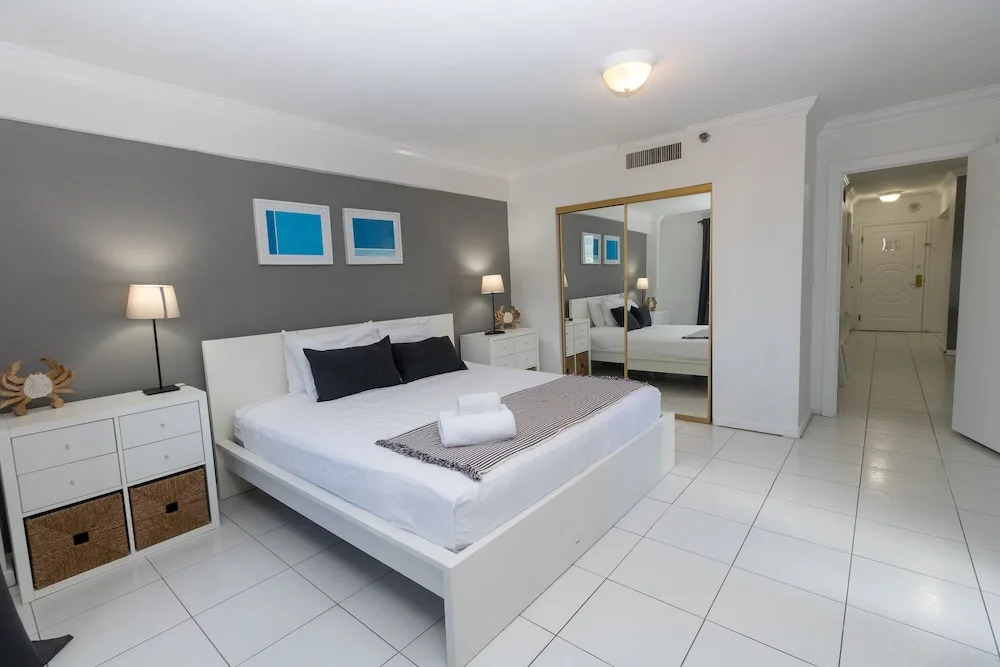 341 APT Hollywood Beach