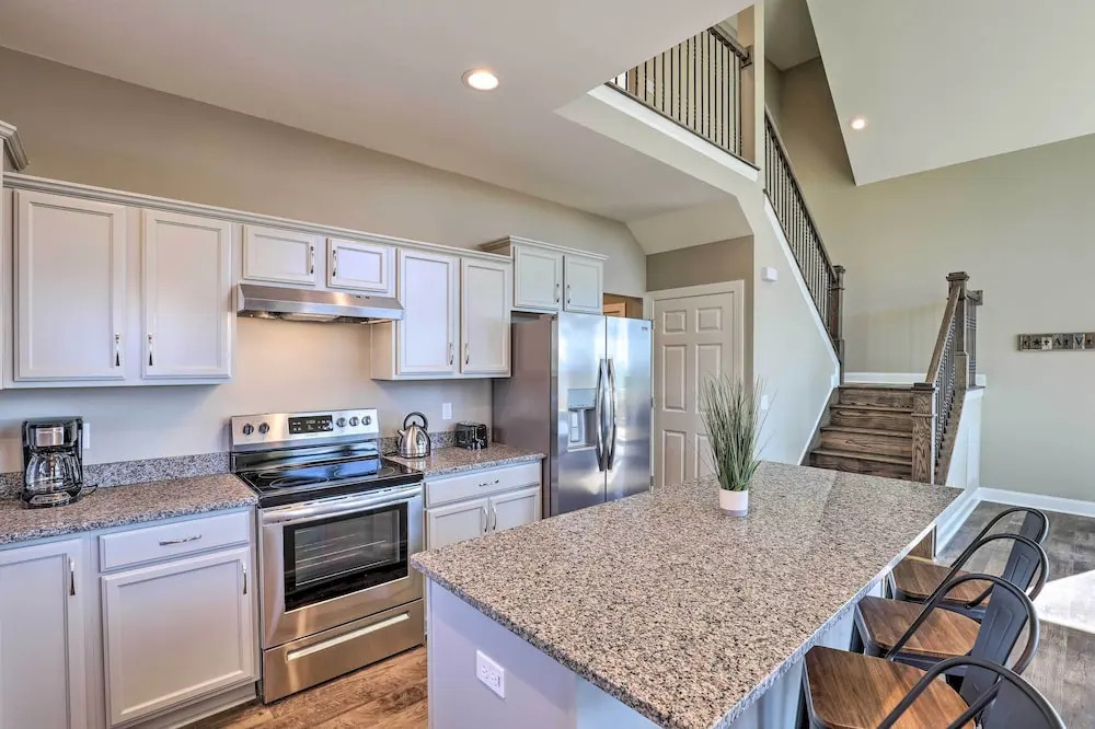 Mtn Views, Walkable Location: Asheville Retreat