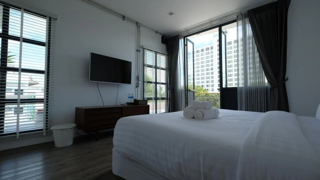 Iron32 Hotel