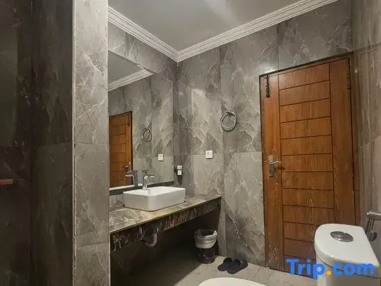 Ambassador's Suite F8
