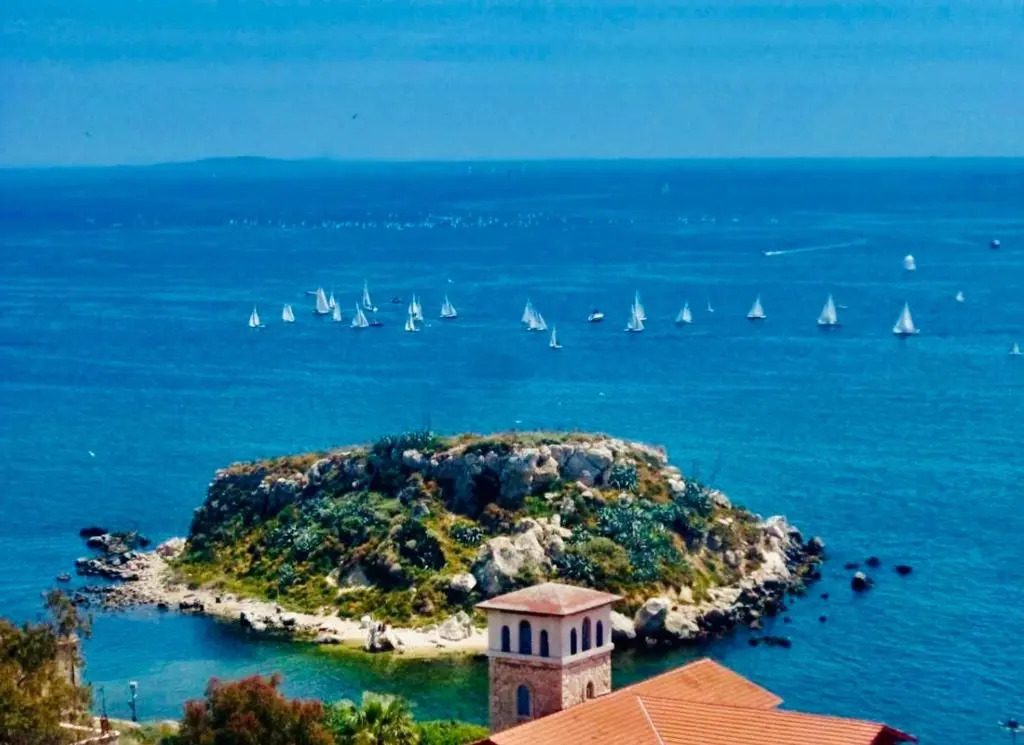 GRAND BLUE SUITE DI GIORGIO 10min from Piraeus port