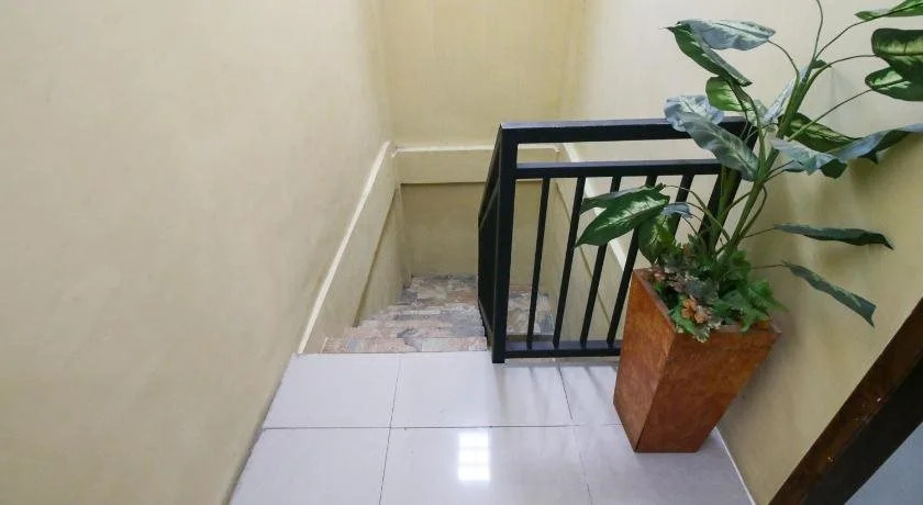 Airy Eco Syariah  Manunggal Kebonsari Blok B 9 Surabaya