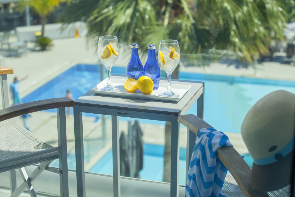 Limanaki Beach Hotel & Suites