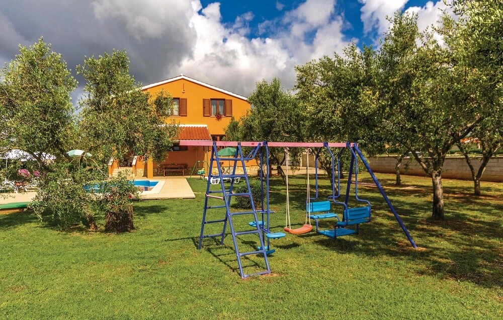 Awesome Home in Vodnjan With Wifi and 3 Bedrooms
