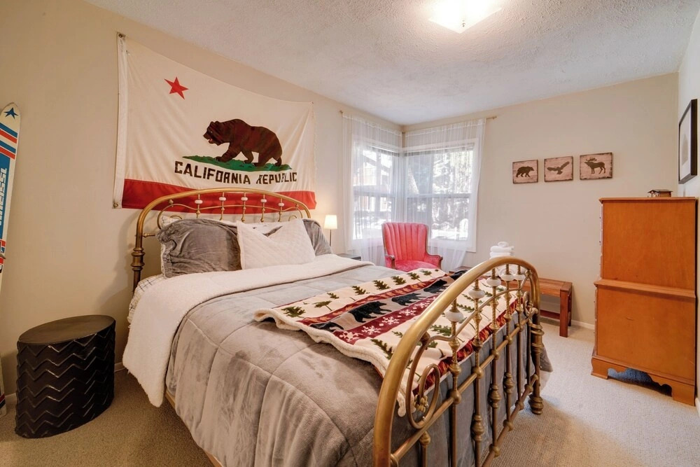 Great for Families! Woodsy Truckee Haven w/ Deck