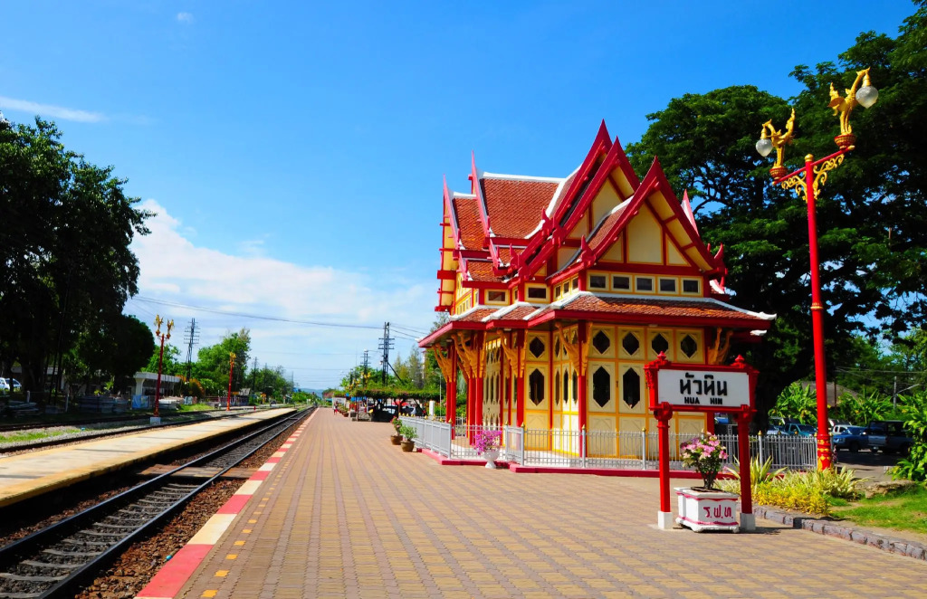 Castaways hua hin