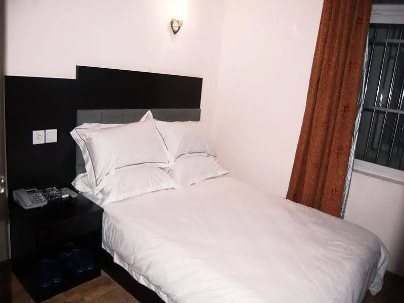 Jitai Hotel (Zhongshan North Road Metro Station)