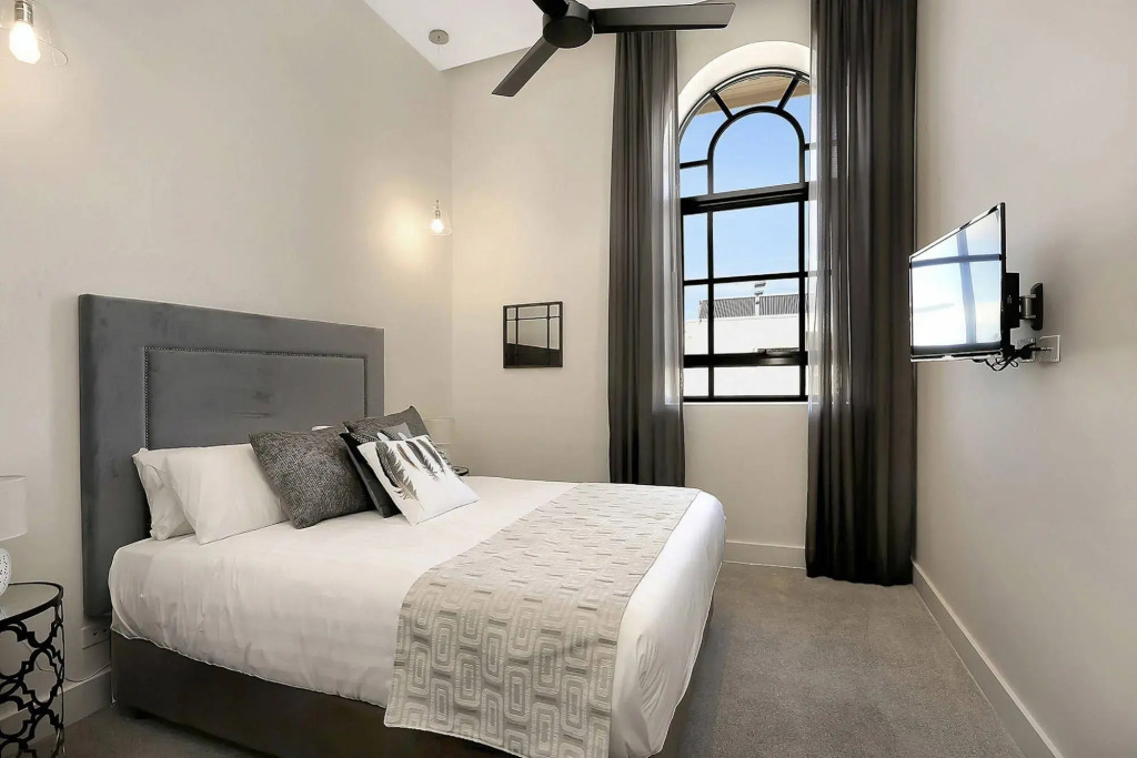 THE DEVLIN APARTMENTS 1 Bedroom Apartment near GMHBA stadium in Geelong - LG03
