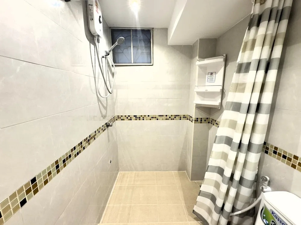 Stylish 1-bedroom Corner Condo Near Thepprasit Night Market -keha Condominium