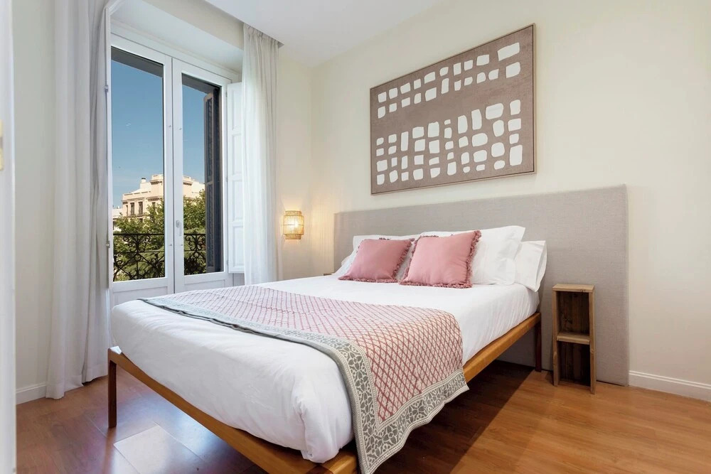 Central 2BD Apt Facing Torre Madrid Duque de Osuna