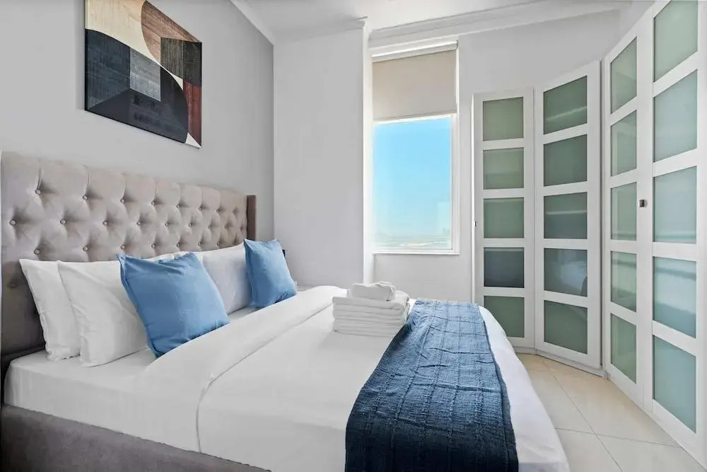 HiGuests - Exceptional Apt with Furnished Terrace By the Sea