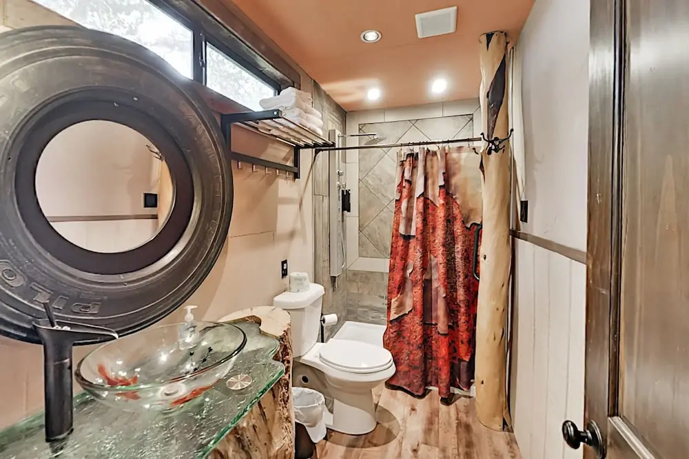 Lucky Goat House: Near Lake & Activities 4 Bedroom Cabin