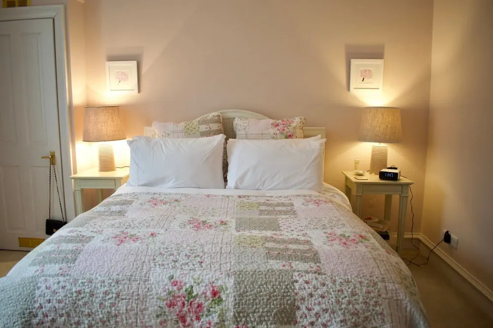 Traditional 1 Bedroom Stockbridge Home