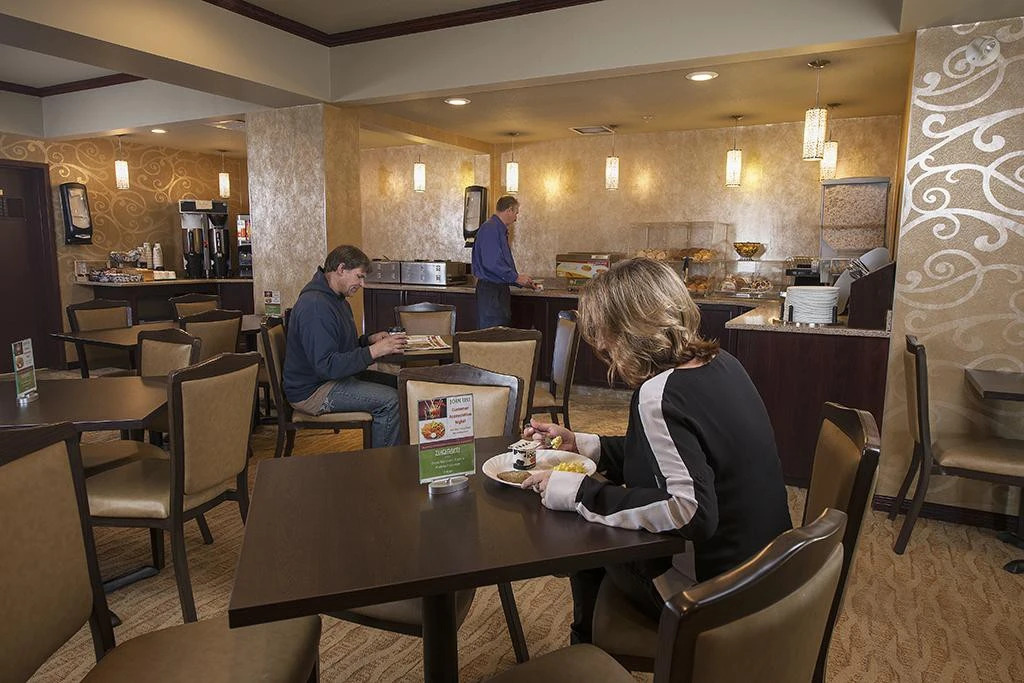 Service Plus Inn and Suites - Grande Prairie