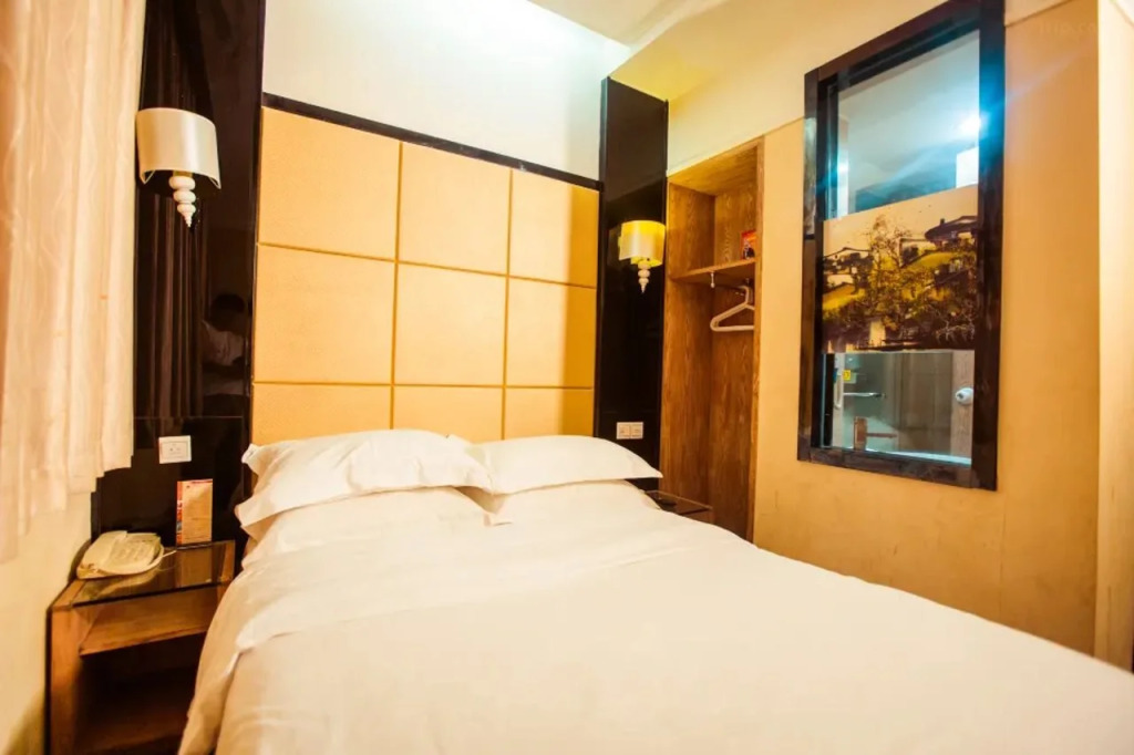 Wuyue Qianmen Hotel