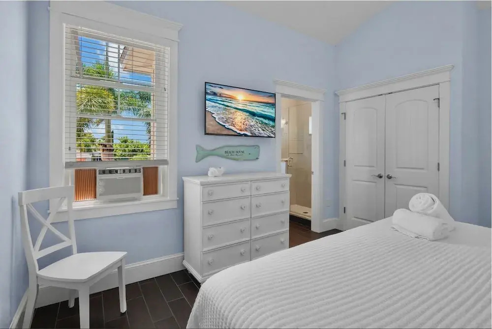 Fanta Sea 4 Bedroom Home by RedAwning