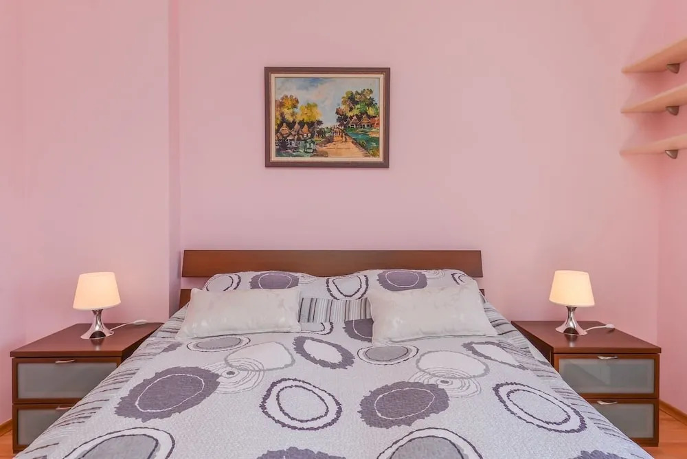 FM Deluxe 2-BDR Apartment - Homelike
