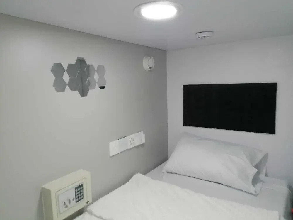 Hotel Capzule Inn