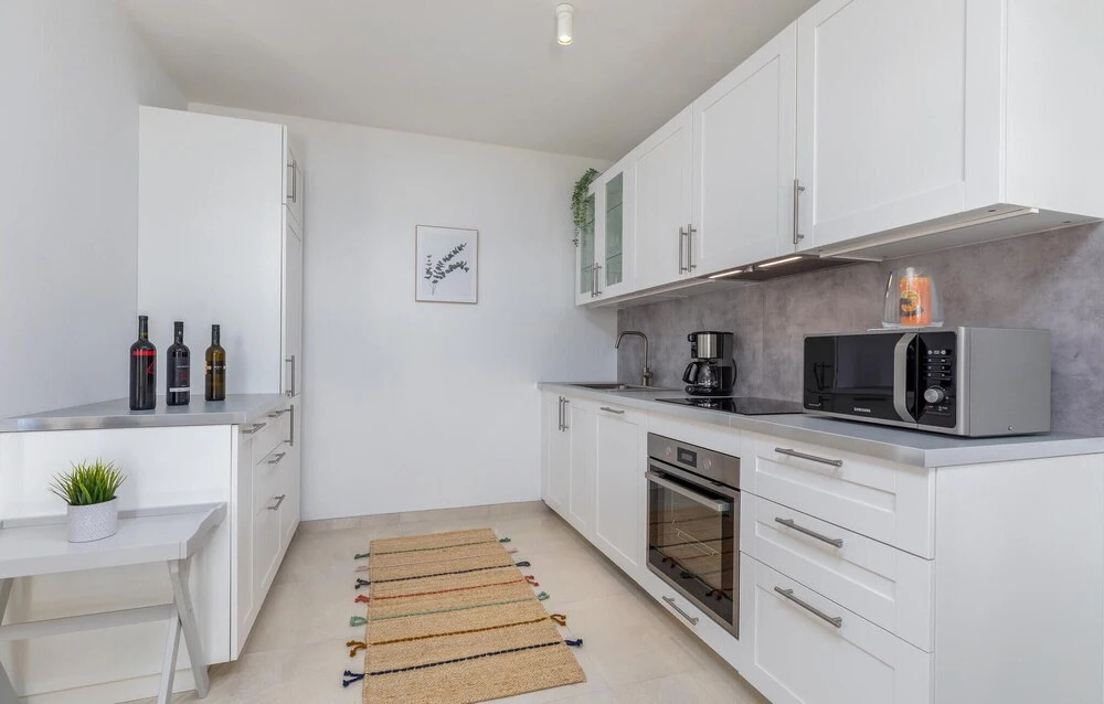 Awesome Home In Betiga