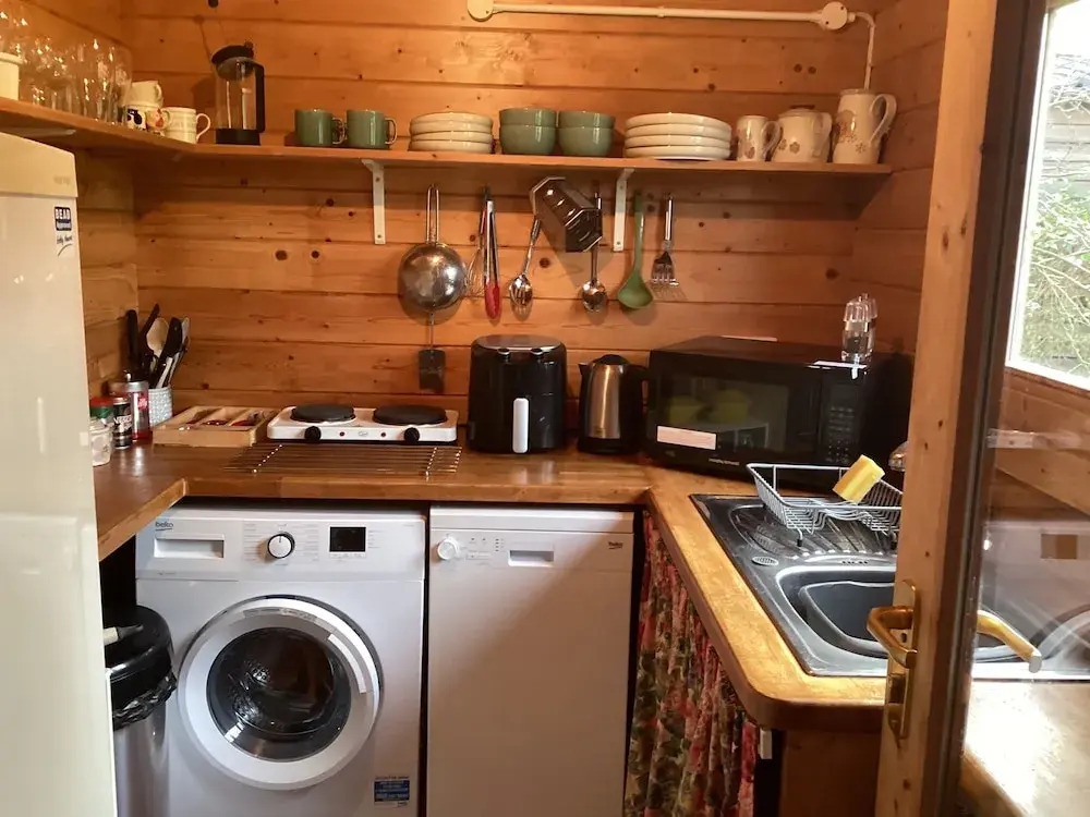 Sleeps2- Wifi - Walkers Paradise - South Facing