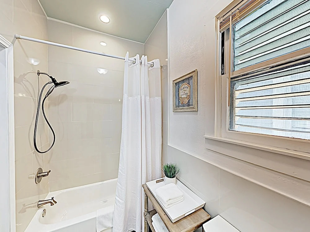 New Listing! Charming By The Beach 2 Bedroom Home