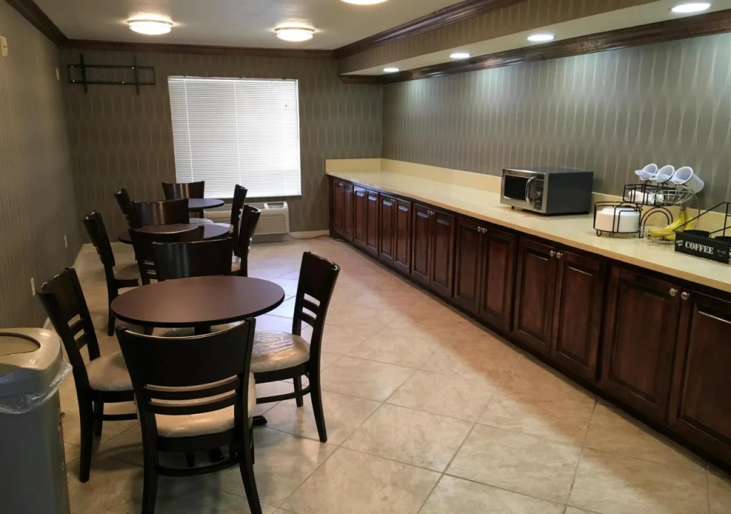 Super 8 by Wyndham Jackson MS Near the Fairgrounds
