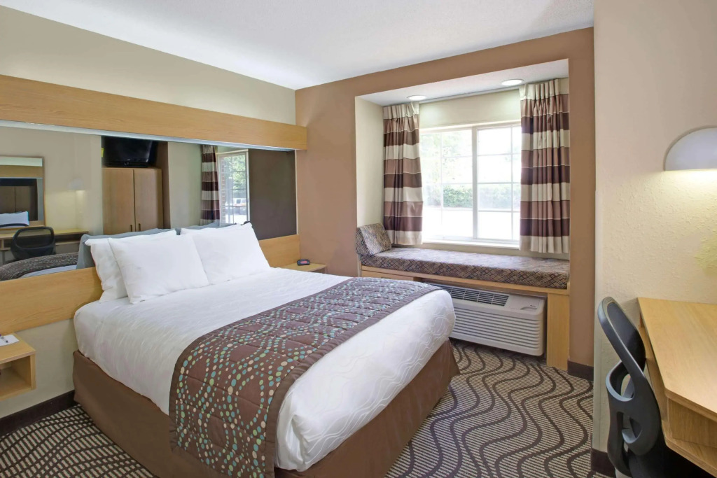 Microtel Inn by Wyndham University Place