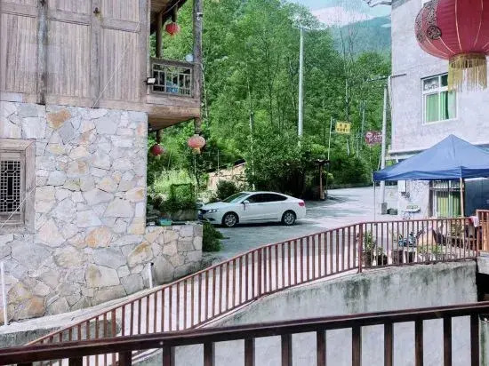 Hailuogou Yang Bailao Jinyinshan Homestay