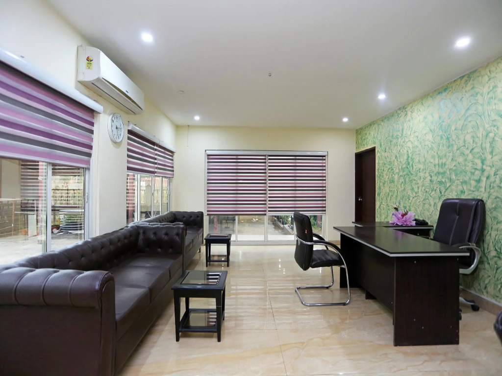 OYO 29173 The Grand, Jammu