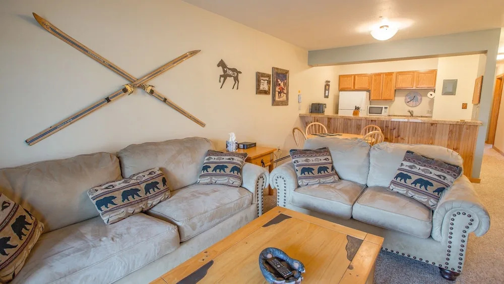 Meadow Ridge Court 7 Unit 3 2 Bedroom Condo