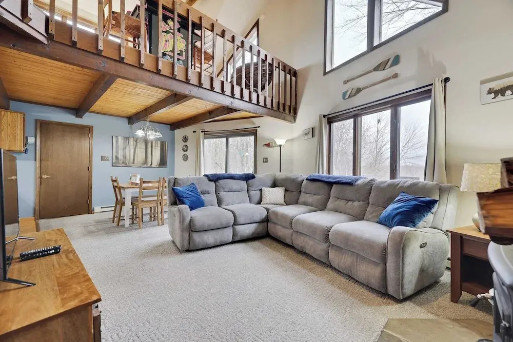 Chalet All Day Avantstay Lakeside, Firepit, Shared Pool
